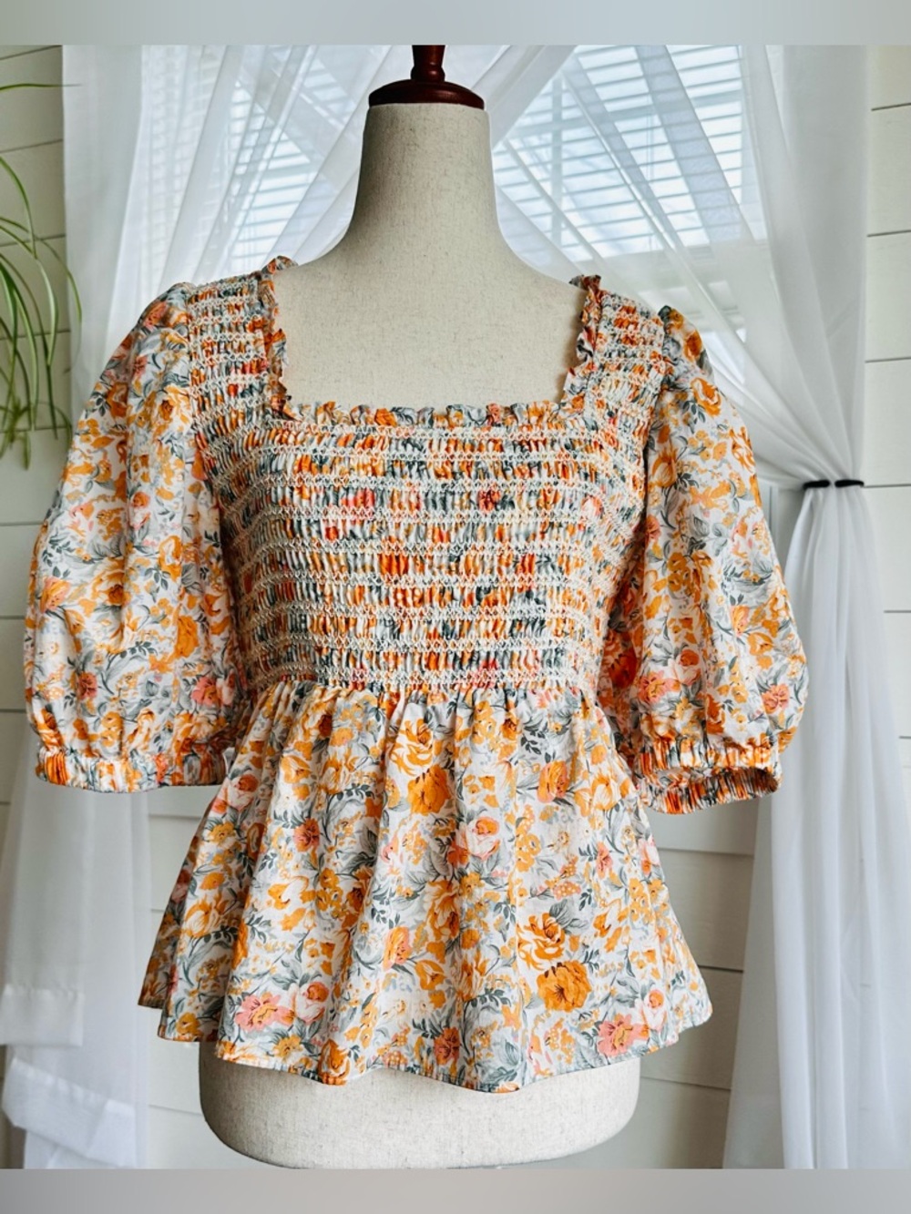 VICI Honeybee Cotton Cottagecore Floral Smocked Square Neck Top. EUC!
Size: S